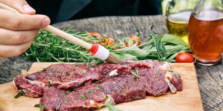 Waspada, 5 Jenis Makanan dan Minuman yang Dapat Memicu Kanker Usus Besar