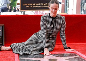 Bintang American Horror Story Menerima Kehormatan di Walk of Fame Hollywood