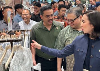 Airlangga dan Maman Abdurrahman Kunjungi Metro Year End Sale di PIM