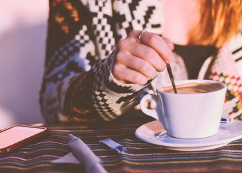 Waspadai 7 Efek Samping Minum Kopi Pagi Hari pada Perut Kosong