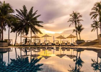 Kolam Renang Mewah di Bandung Hanya untuk Orang Kaya