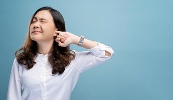 Memahami Tinitus: Definisi, Faktor Penyebab, dan Cara Pengobatannya