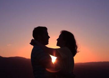 Ritual Tahun Baru yang Dilakukan Pasangan untuk Mempertahankan Hubungan Langgeng