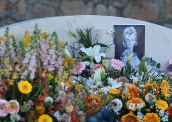 Melepas Brigitte Bardot Secara Permanen