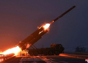 Kim Jong Un Luncurkan Rudal Hipersonik Setelah Mengkritik Tindakan AS di Venezuela