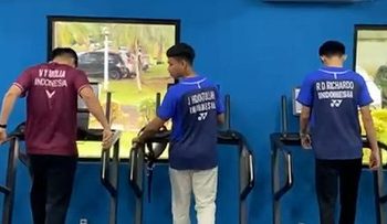 Atlet Badminton Uji Peralatan Gym Baru di Pelatnas Cipayung